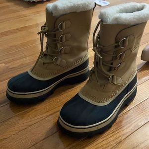 Barely worn sorel snow boots